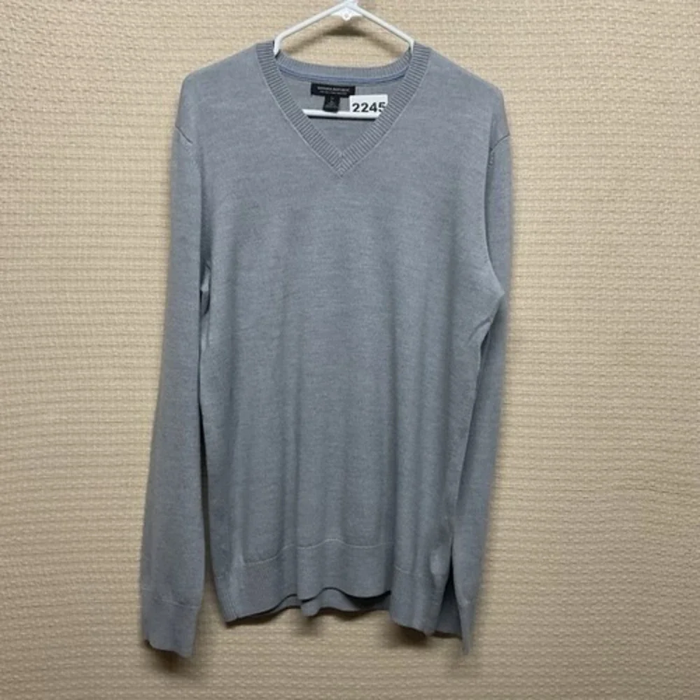 NWOT Banana Republic Gray V-Neck Sweater Men Large Tall China 100%‎ Merino Wool